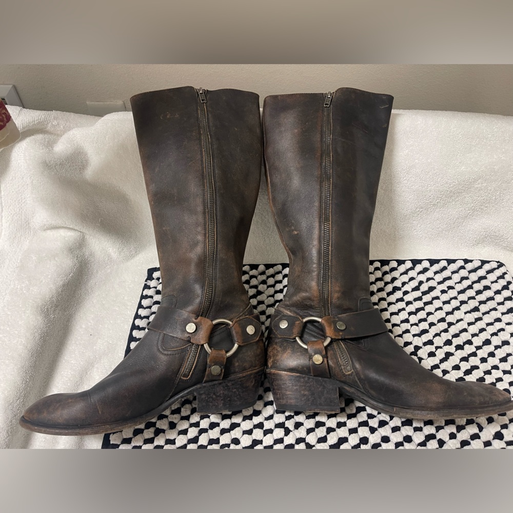 Frye Women's Black and Brown Heeled Boots - Picture 4 of 9